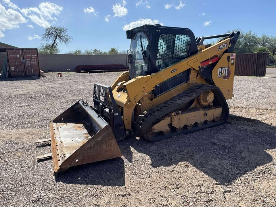 2021 Enclosed Skid Steer