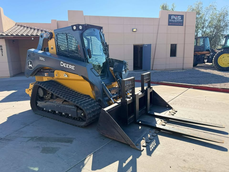 2022 Enclosed Skid Steer