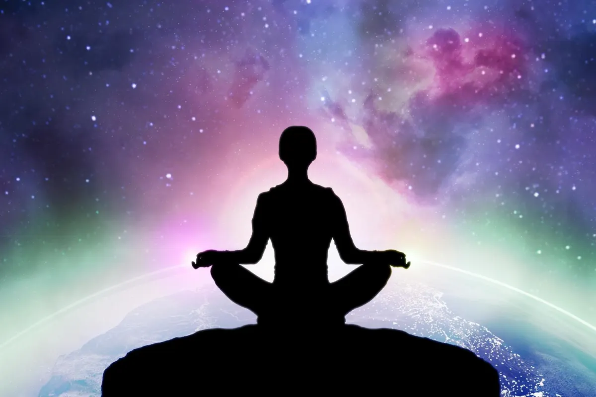 L'énergie vitale, également appelée force vitale, est un concept central dans de nombreuses traditions spirituelles et thérapies énergétiques, notamment le magnétisme. Elle désigne l'énergie subtile qui circule à travers tout être vivant et qui est essentielle au maintien de la santé physique, émotionnelle et mentale.