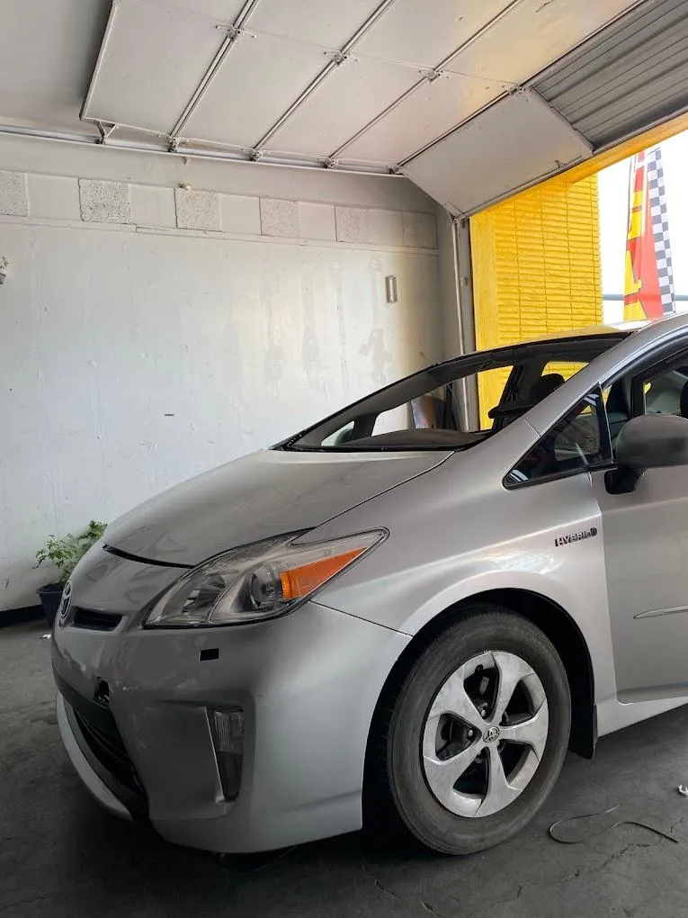 Family Owned Car Window Replacement