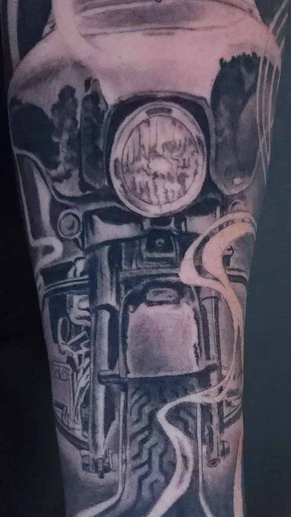 Street Glide and Smoke black and gry portrait tattoo