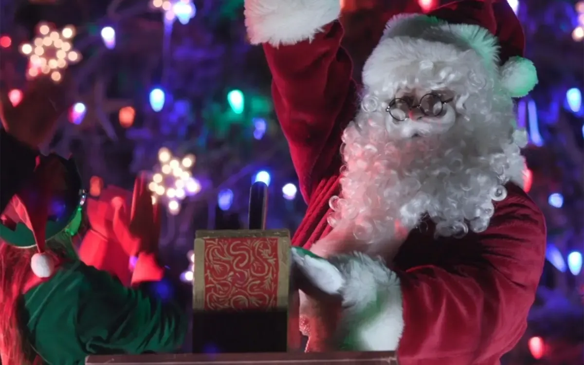 Santa Claus Arrives by Helicopter for the Holtsville Ecology Center’s Annual Tree Lighting!