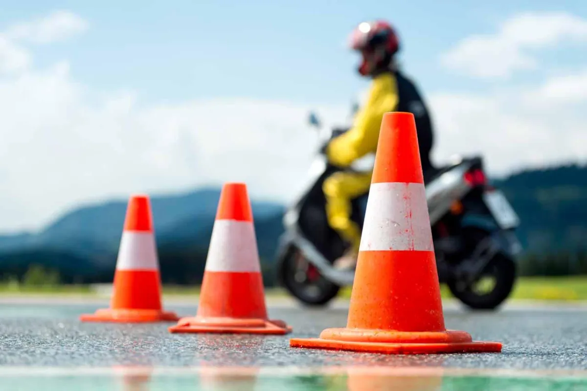 bild-führerschein-übungsfahrt-motorrad-versicherungscoach-bauer-wien