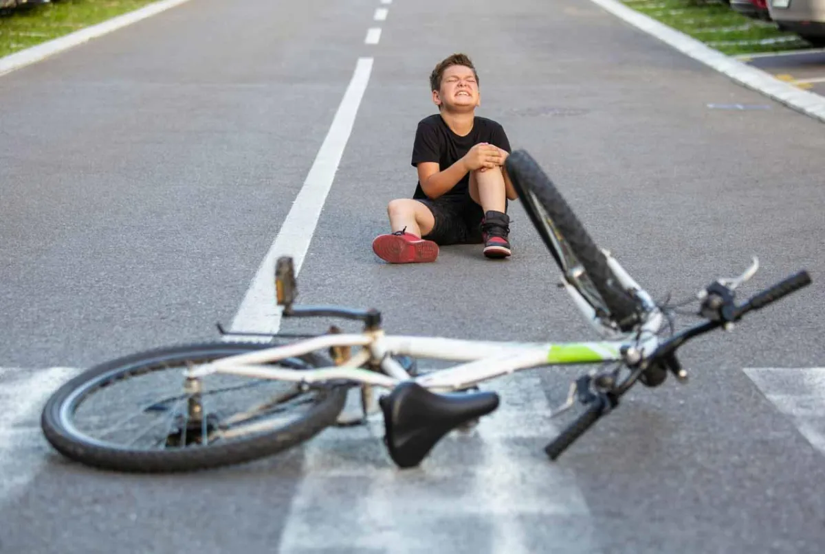 unfall-versicherung-sport-kind-fahrradunfall-bild