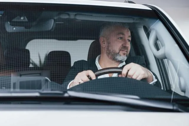 Sicher unterwegs im Herbst – worauf Autofahrer jetzt achten sollten
