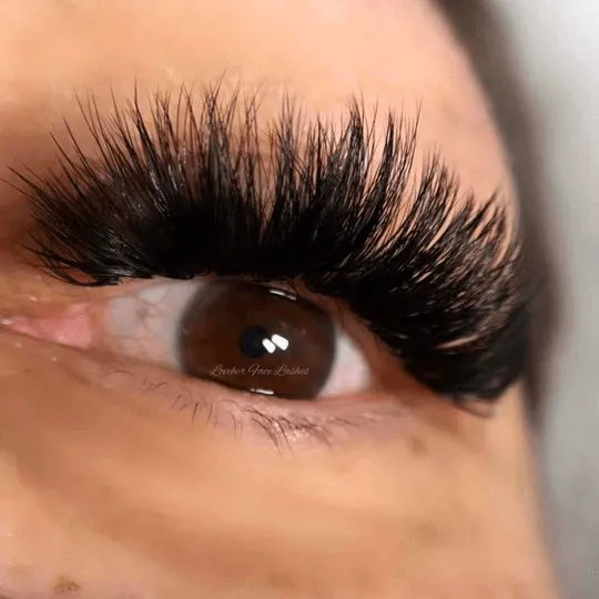 Wispy hybrid texture with airy tips — Lashes by Saby