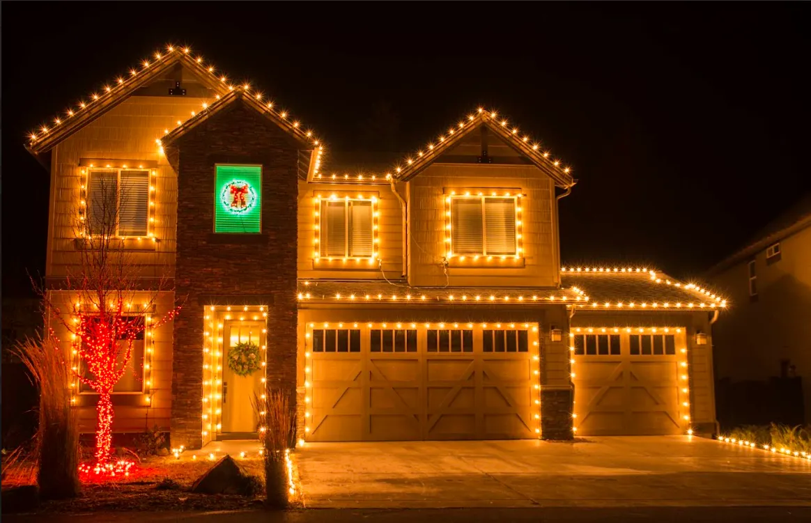 Enchanting Christmas Lights Illuminate Portland with Mesmerizing Brilliance