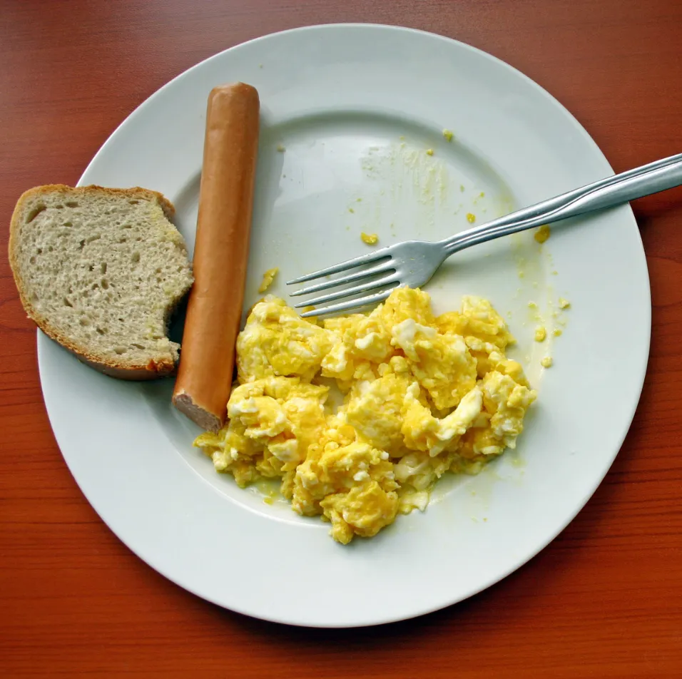 When Your Loved One Forgets to Eat: Why It Happens and How Nursing Homes Can Help
