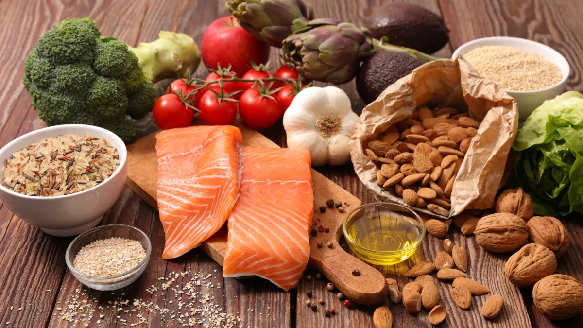 Top 10 Foods to Eat for a Stronger, Healthier Heart (And What to Avoid)
