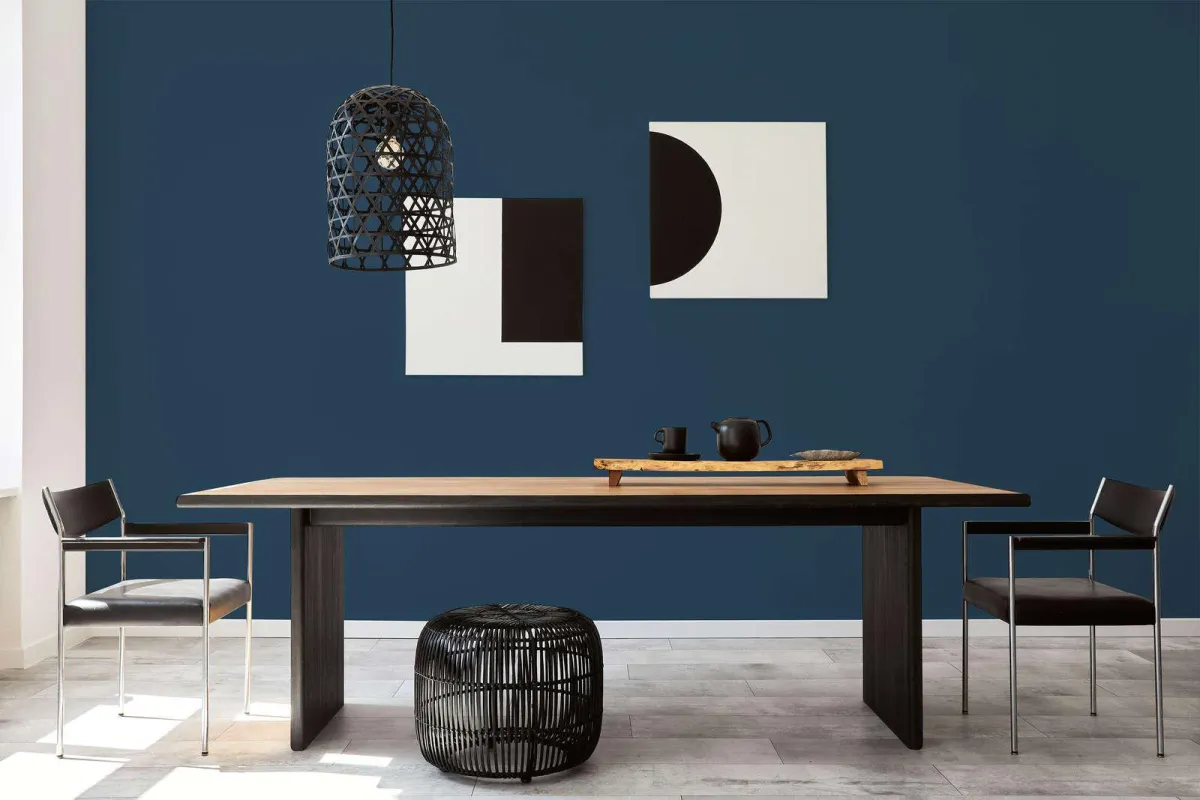 Mur d’appartement fraîchement repeint à Lausanne – Finition professionnelle AGM Peintures