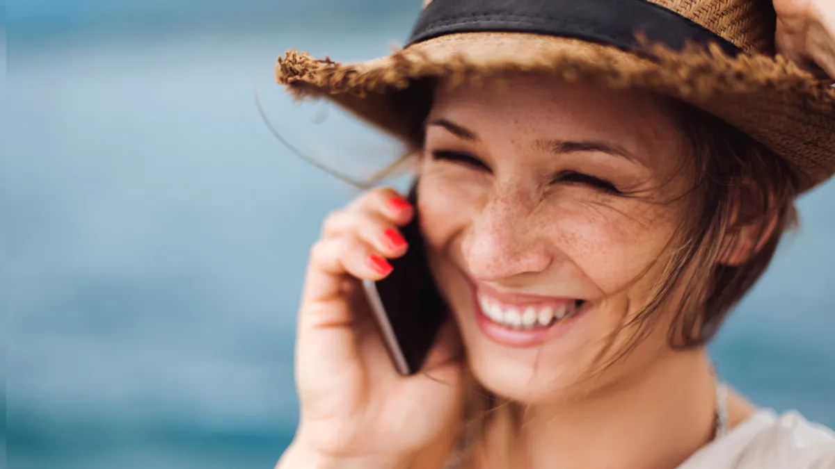 girl talking to phone