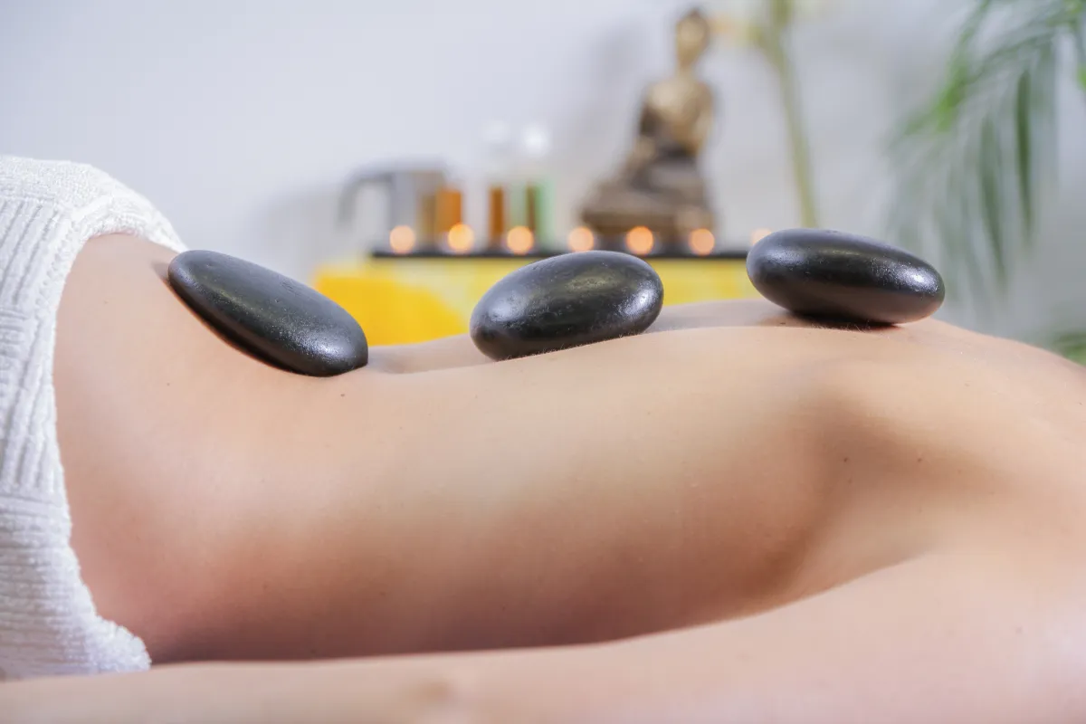 🏷️ Hand & Stone Massage vs. Local Therapists in Kirkland: Which Is Better?