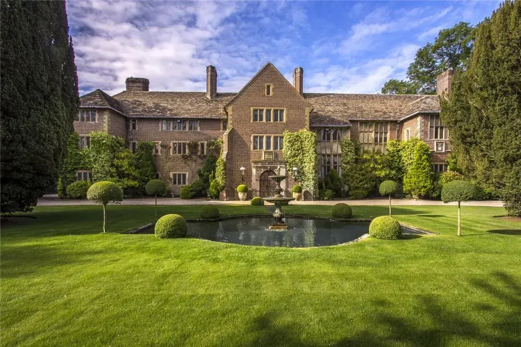 Full plumbing & heating for a 17th-century manor in Steyning