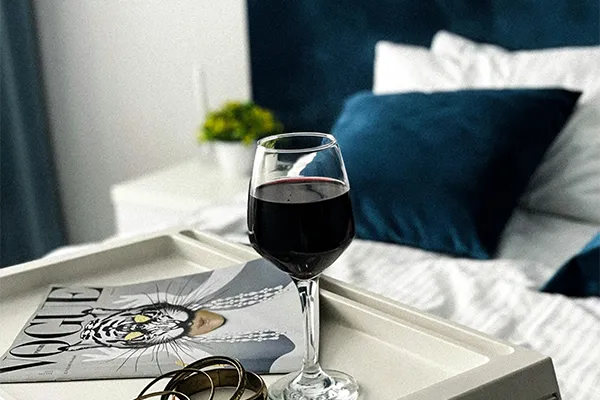 How Alcohol Disrupts Sleep: Understanding the Impact and 5 Tips for Better Rest