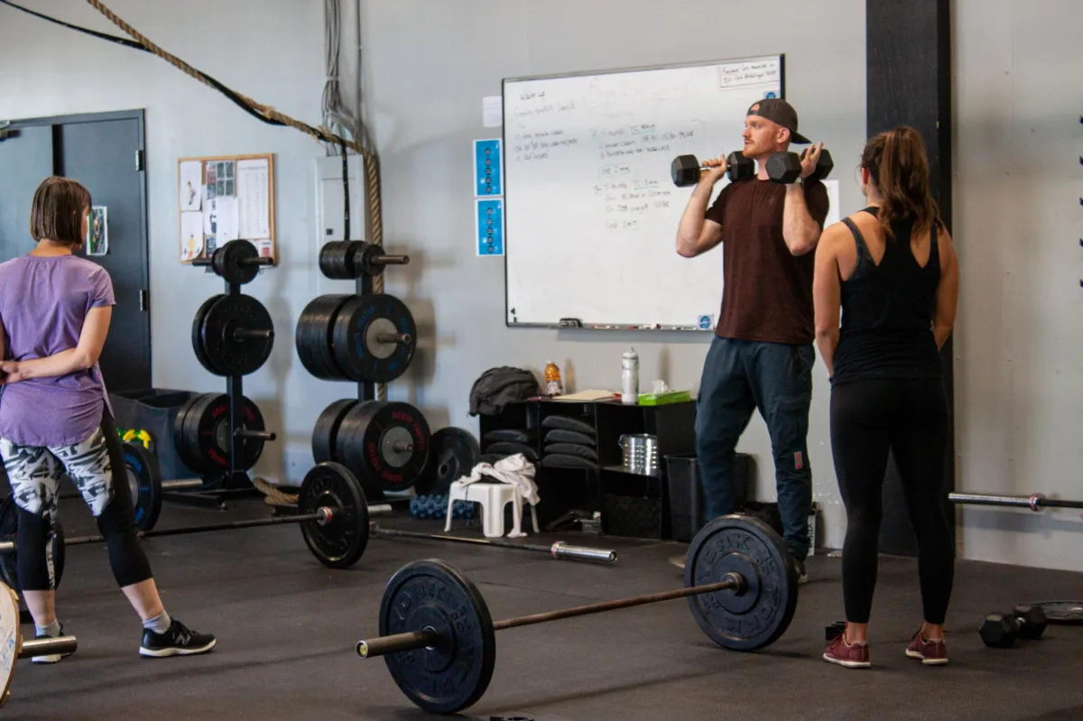 la structure et l'habitude batteront la motivation à tous les coups