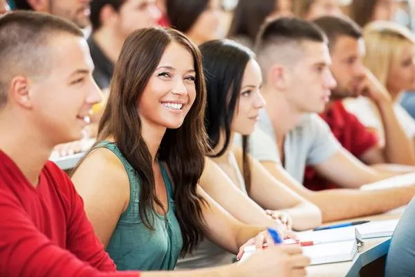 3 Advantages of Taking ESL Lessons at Night