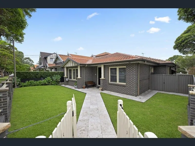 How Lawn Mowing Services Improve the Curb Appeal of Your Inner West Sydney Home