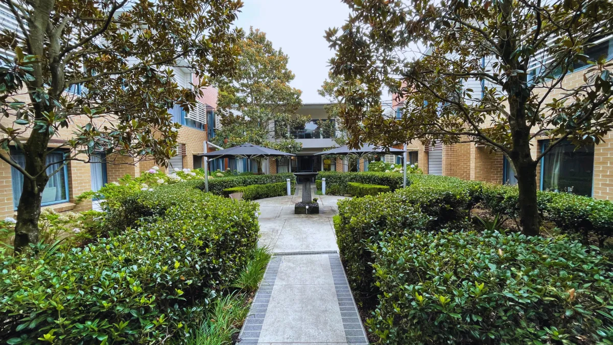 Transform Your Commercial Property’s Outdoor Space with Bizzy Mowing’s Expert Garden Services