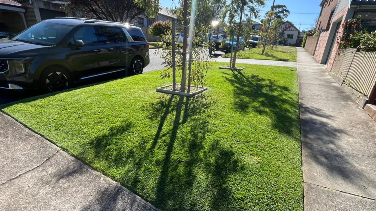 Why Hiring a Lawn Pro Saves You Holiday Time — While Families Travel, Bizzy Keeps Gardens Lush