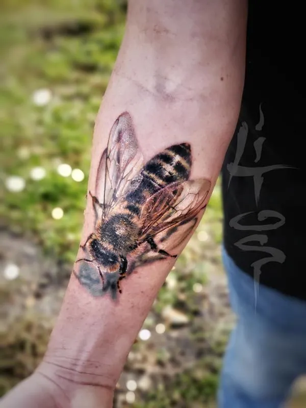 QUEEN BEE