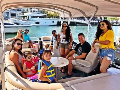 How to Choose the Right Pontoon Boats in Newport Beach