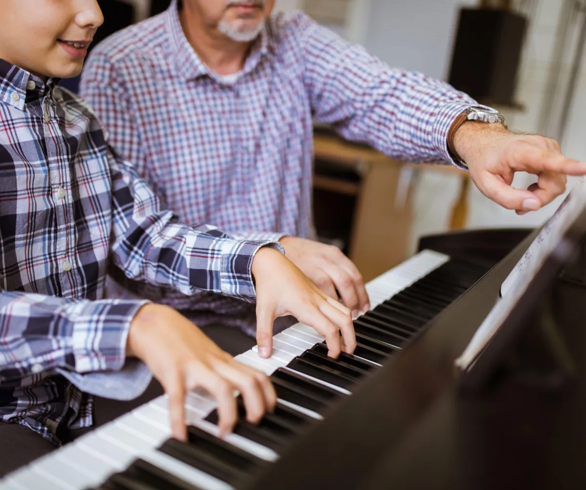 Beneficios de Aprender Música en Familia: Una Actividad Divertida para Padres e Hijos