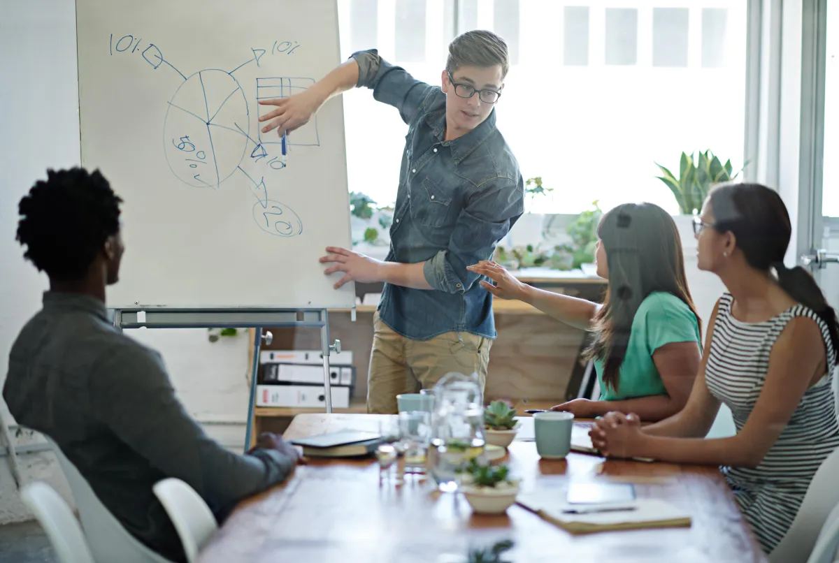 HR leader presenting data and unconventional HR strategies to a diverse team during a collaborative meeting focused on employee engagement and retention.