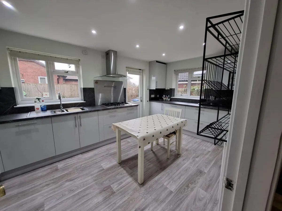 Kitchen Fitting Image