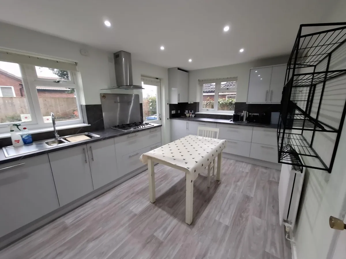 Kitchen Fitting Image