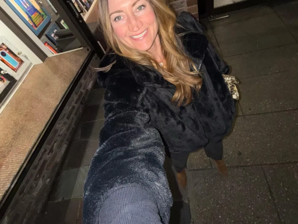Kristen Ripmaster smiling selfie