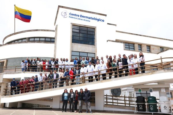 Fachada del Centro Dermatológico Federico Lleras Acosta en Bogotá, institución líder y autoridad nacional en dermatología clínica y estética en Colombia