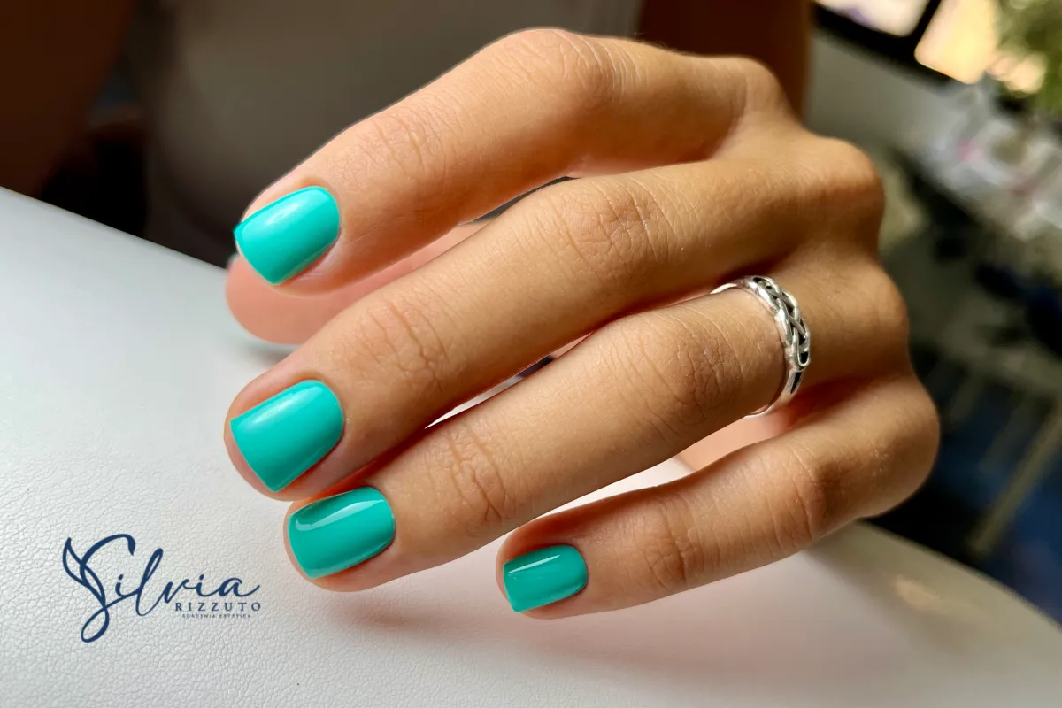 La Manicura Combinada: qué es y por qué es la Favorita de las Mujeres Elegantes