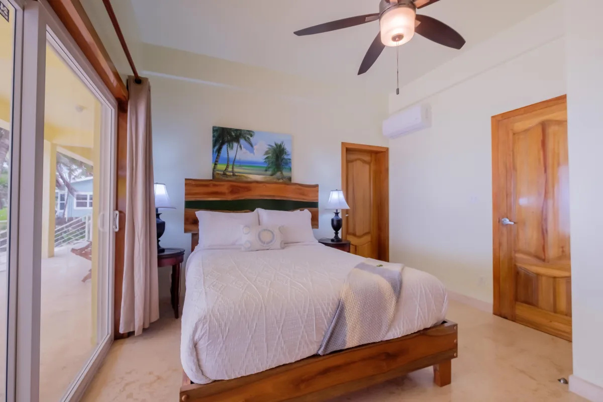 Vacation Rental in Ambergris Caye Belize with Bedroom with AC and Ceiling Fan