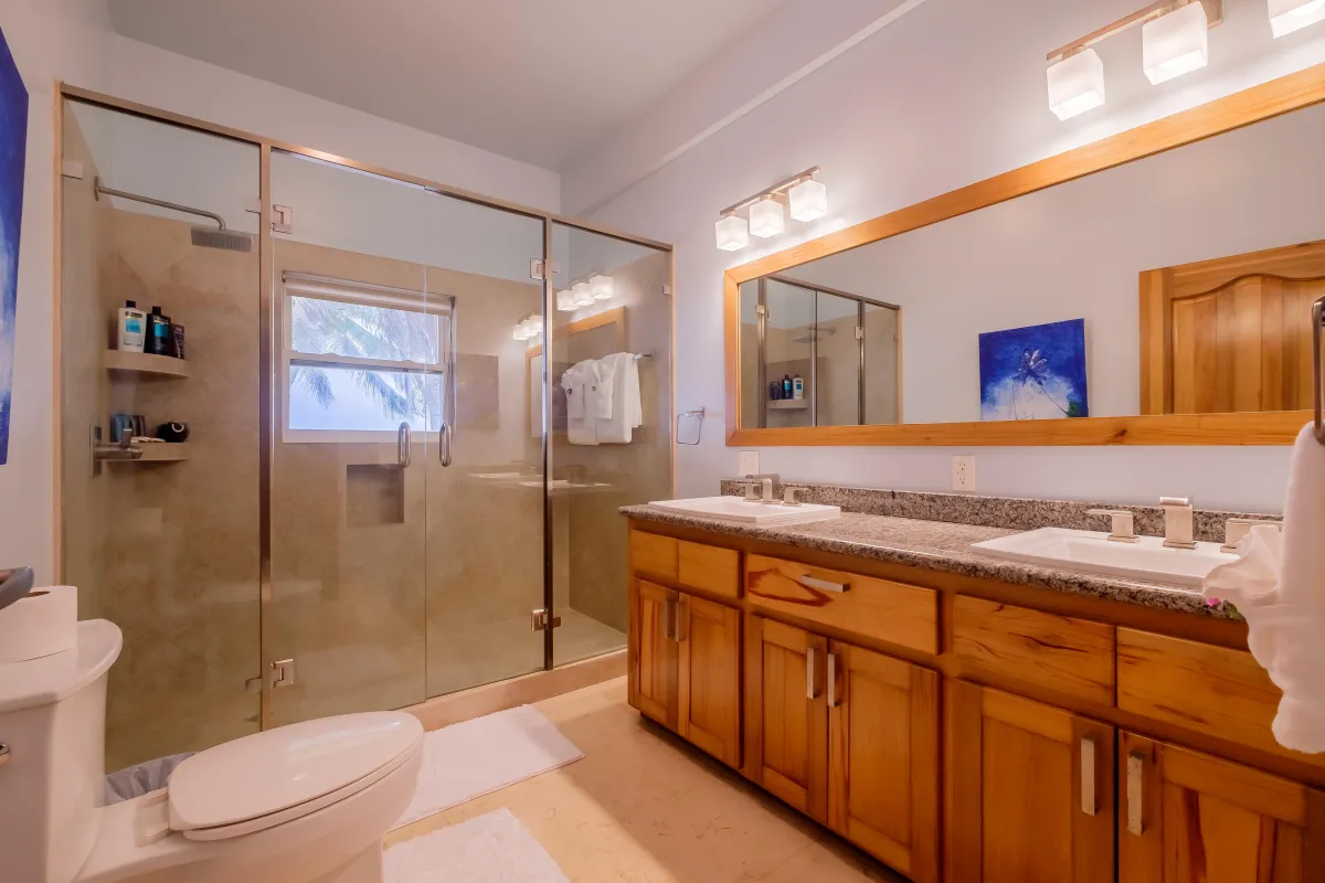Large Walkin Shower in Vacation Rental in Ambergris Caye