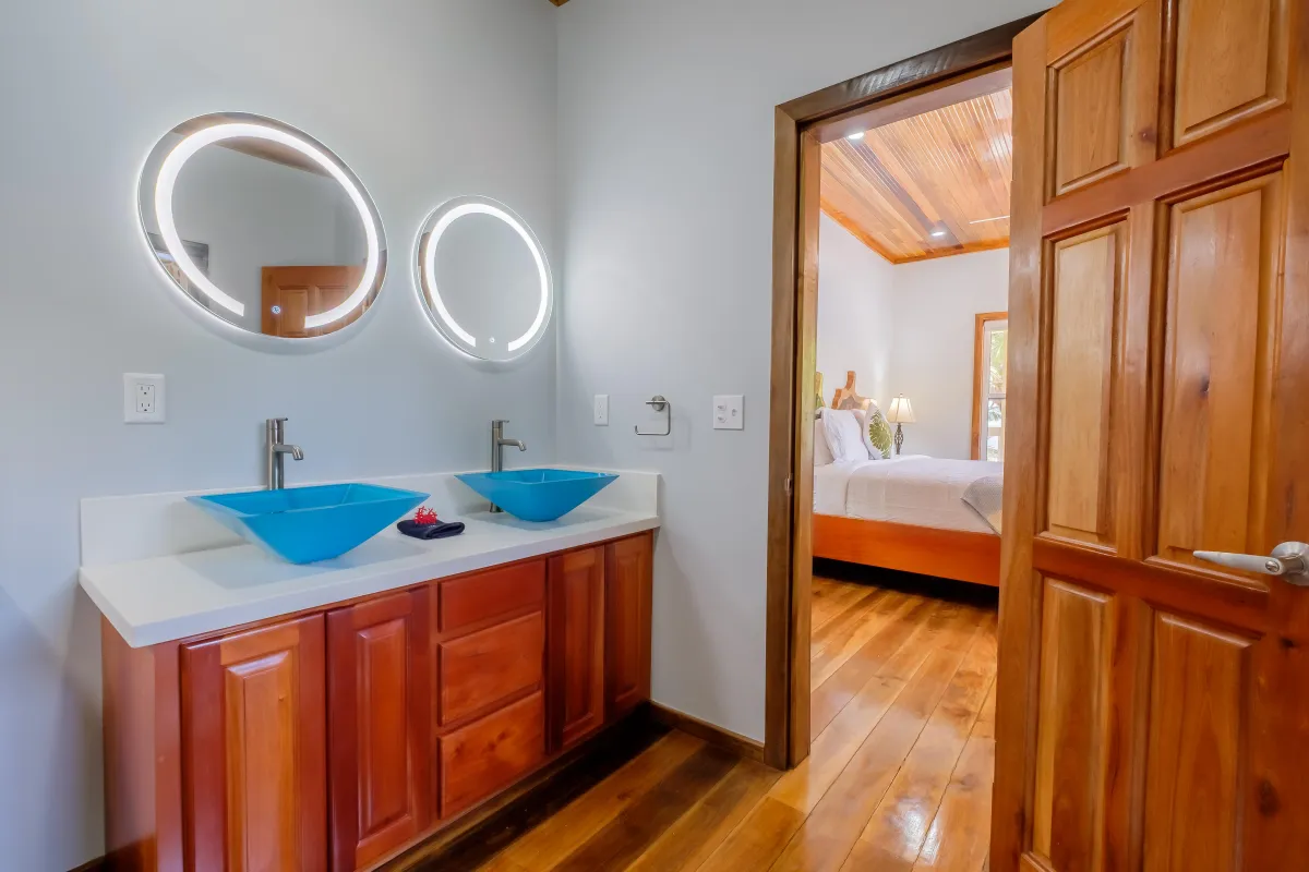 full bathroom connected to the bedroom in Vacation rental in Ambergris Caye Belize