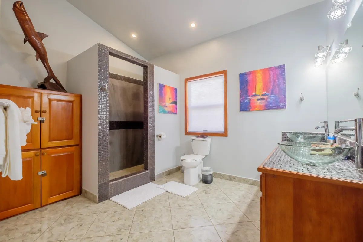 Bathroom with Walkin Shower