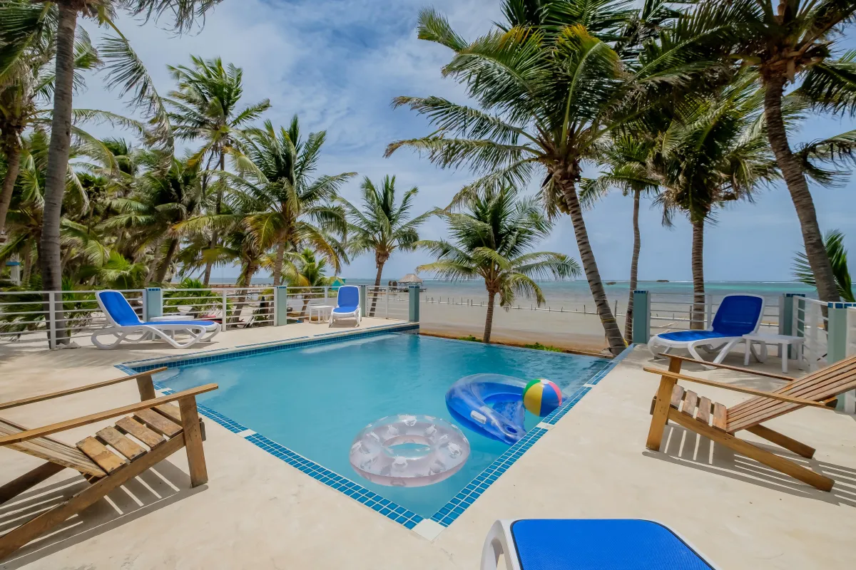Vacation Rental in Ambergris Caye Belize with pool by the beach