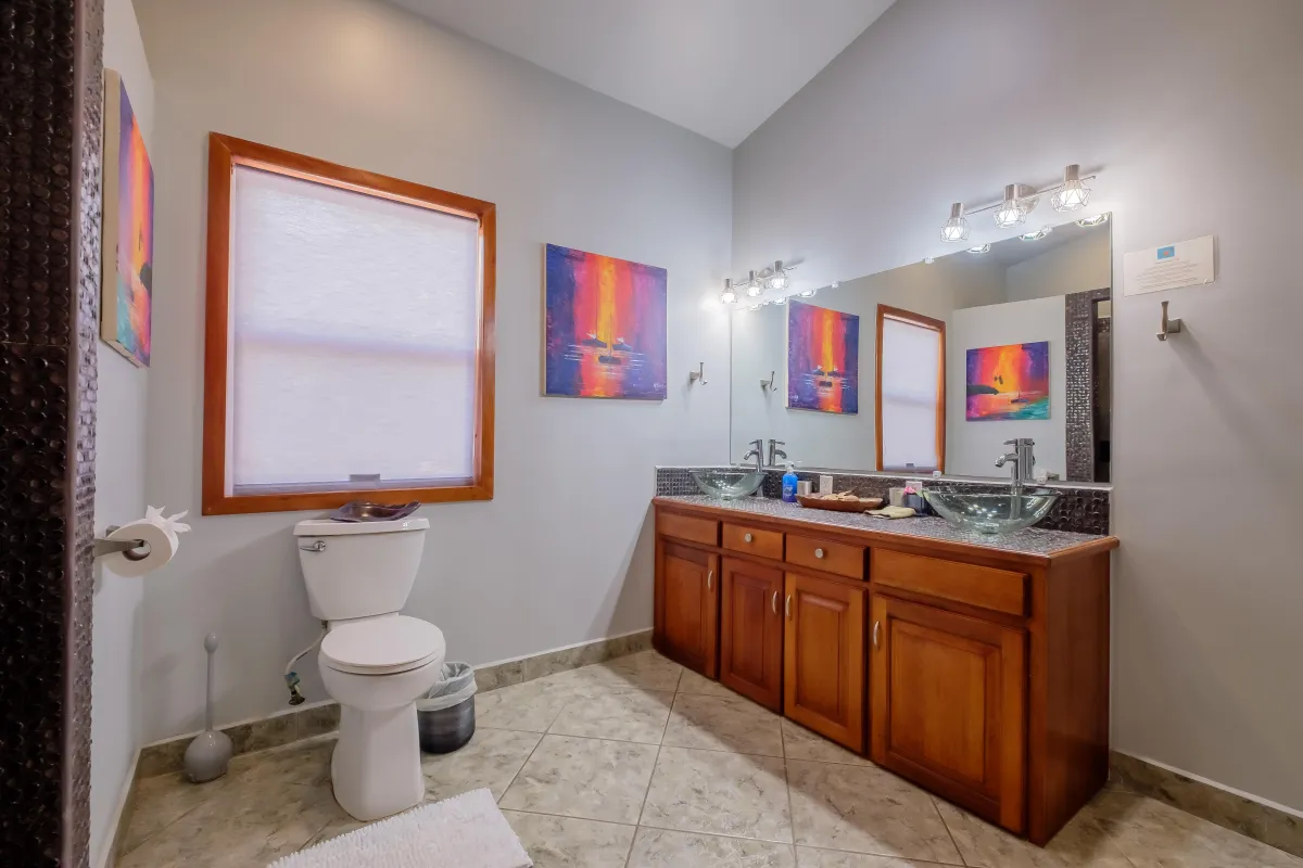 Full bathroom wtih dual sinks