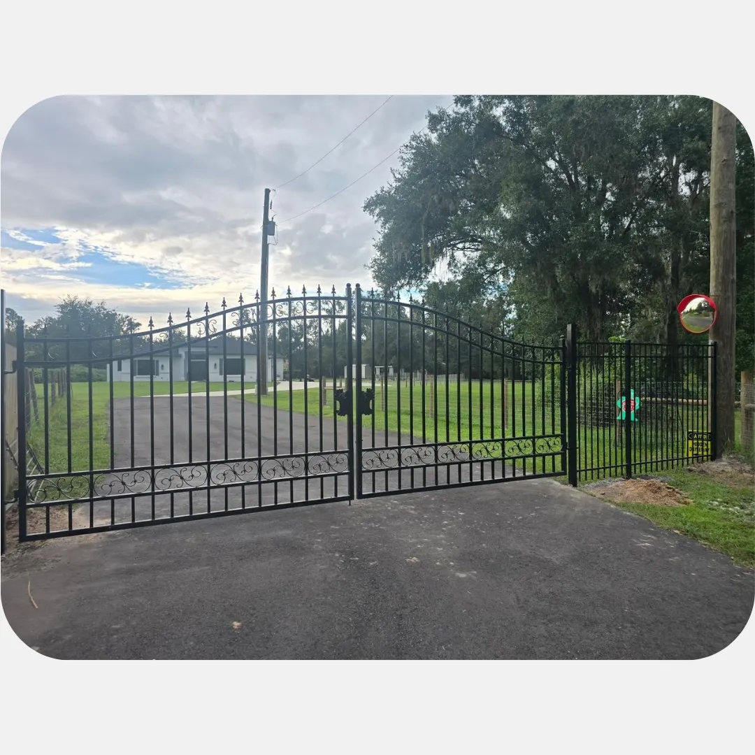 Vinyl and aluminum fence care for Florida weather
