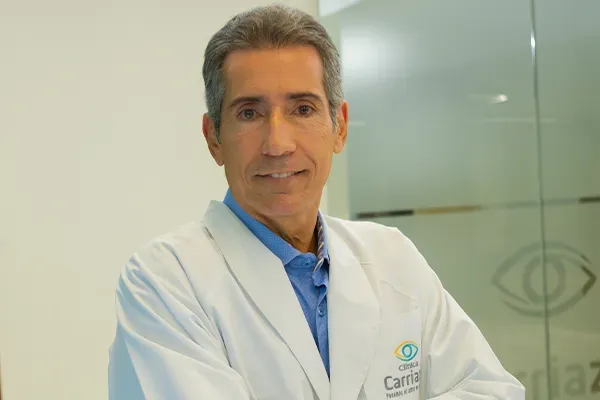 Trayectoria del Dr. Carriazo – Líder en cirugía refractiva