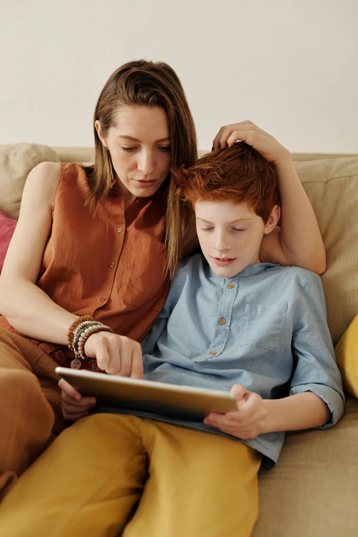 mom and boy with tablet redehead