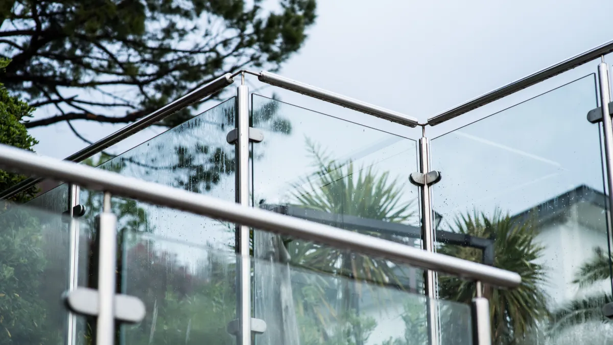 Glass railing
