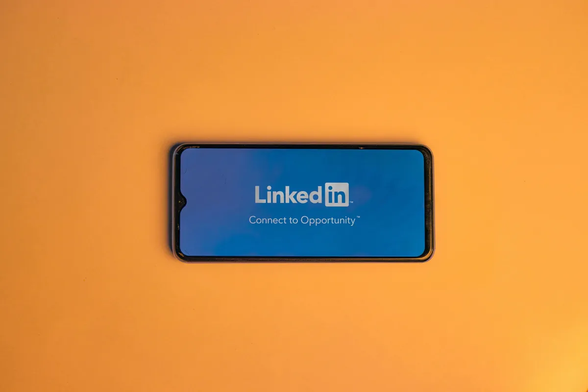 How Financial Advisors Can Use LinkedIn To Get New Clients