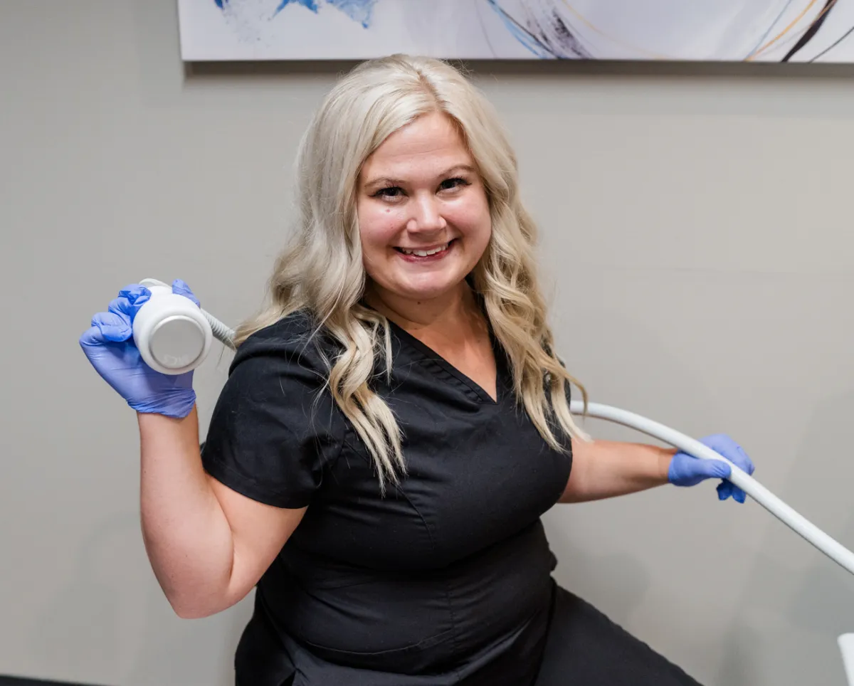 Kaylee with Thsock body contouring machine