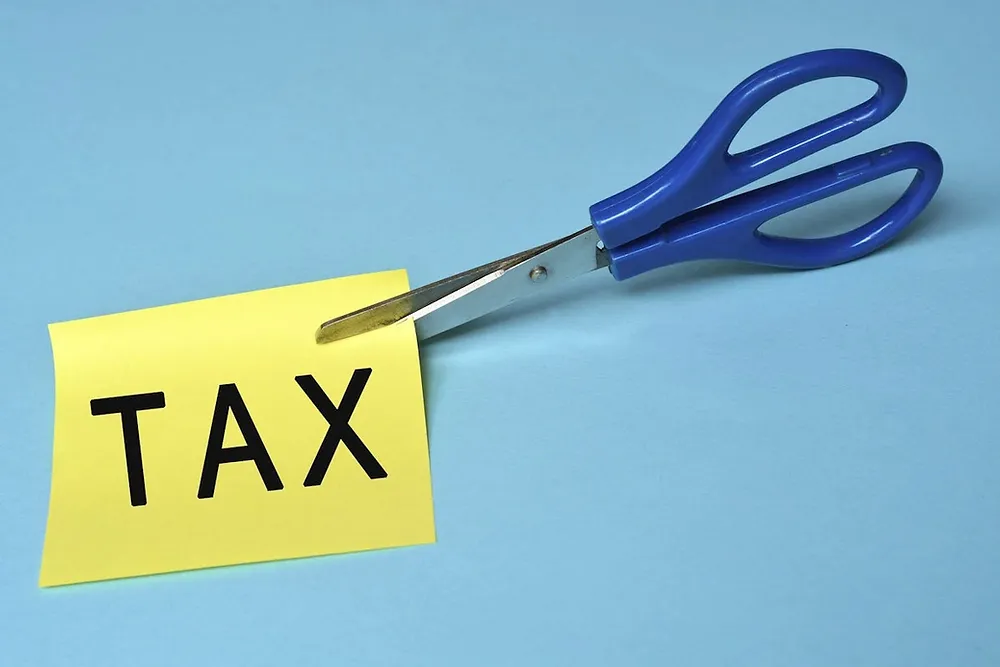 Bills on revised tax cuts and Medicare levy thresholds await assent