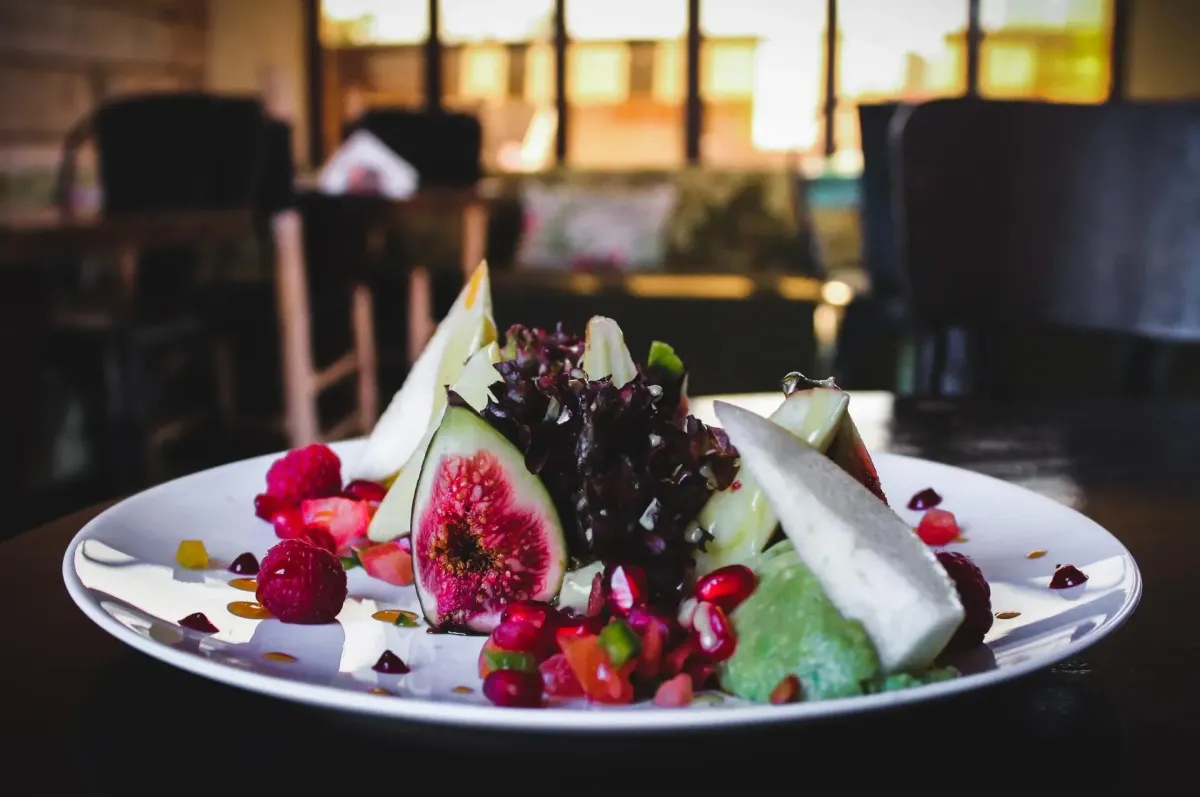How to make healthy choices when eating out