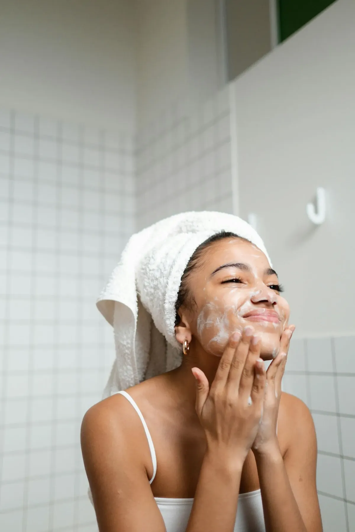 Thyroid Health and Skin: Common Issues and Skincare Tips
