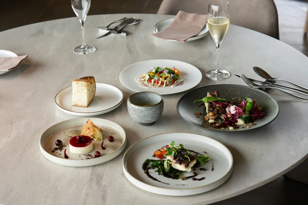 Trendy kulinarne 2025: czego oczekują klienci w gastronomii?