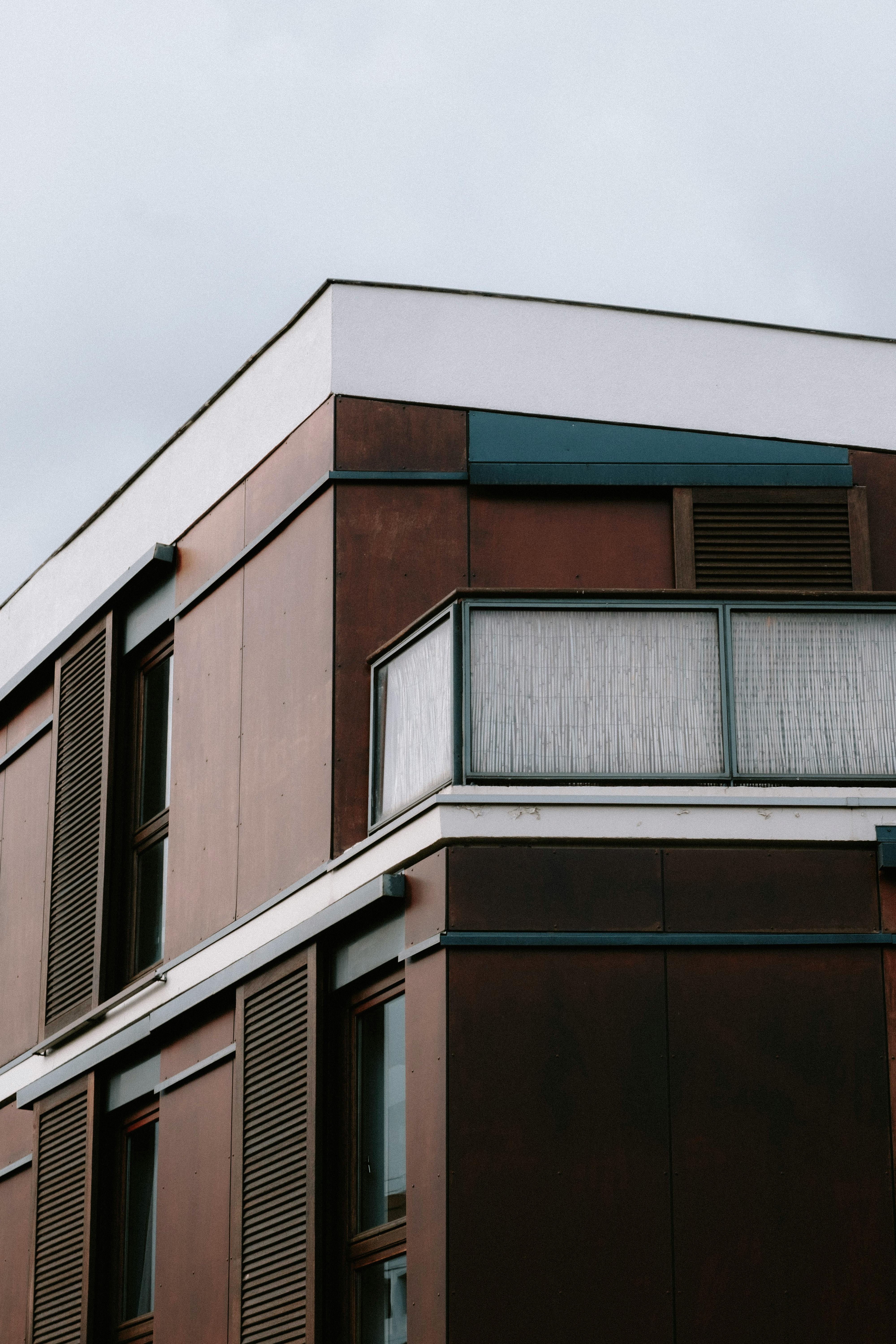 Drewno w miastach – nowoczesna architektura, infrastruktura publiczna i rosnąca rola naturalnych materiałów w przestrzeni miejskiej