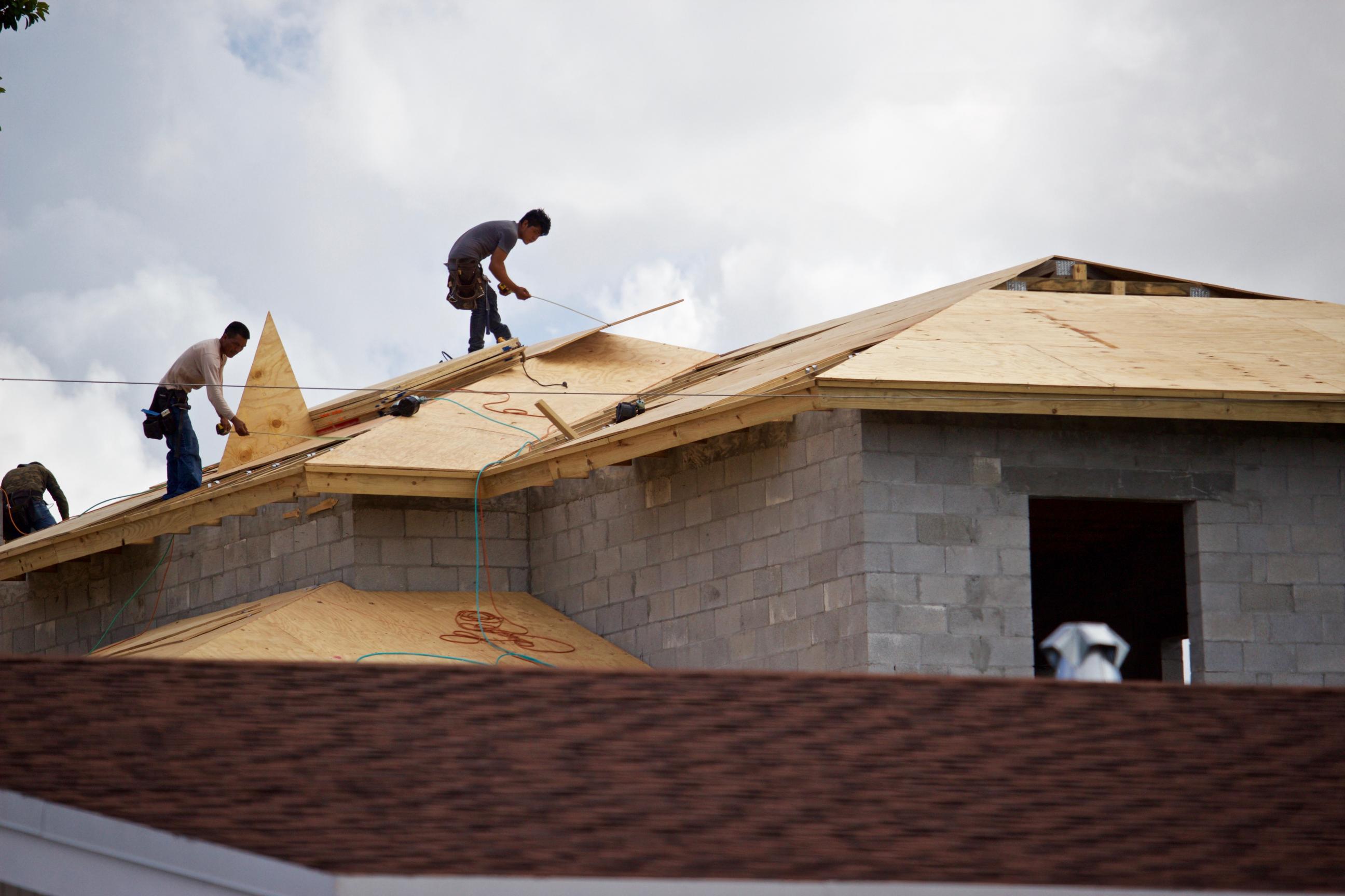 Roofing Warranty Guide: Sales, Liability & Claims for Pros